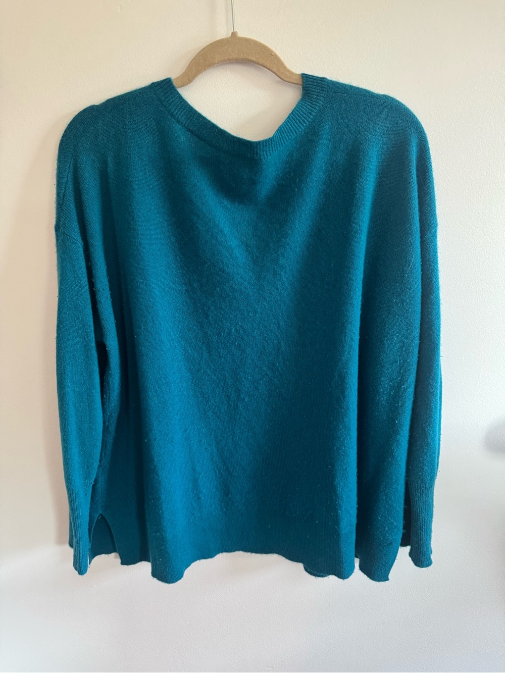 Halogen Teal V-Neck Cashmere Sweater - Picture 3 of 3